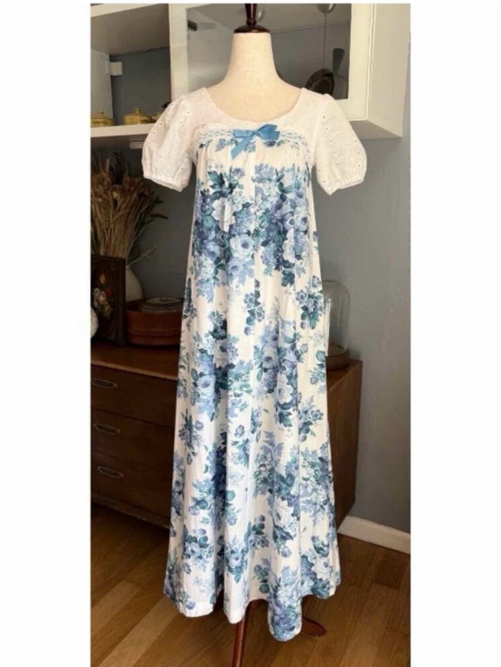 Vintage 80s Princess Kaiulani Hawaii Floral Muumuu Maxi Dress Eyelet Lace